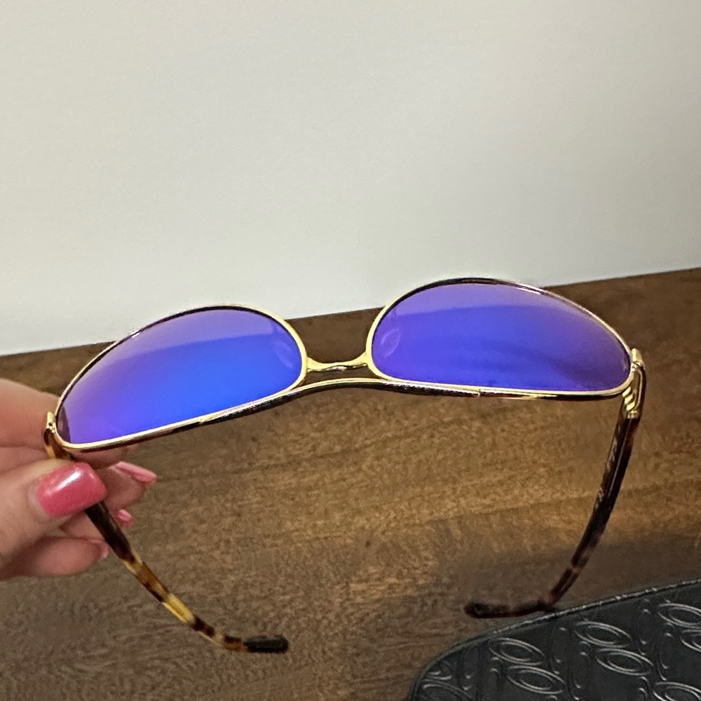 Oakley Aviator Sunglasses with Blue Lenses and Gold Frame - Picture 3 of 6